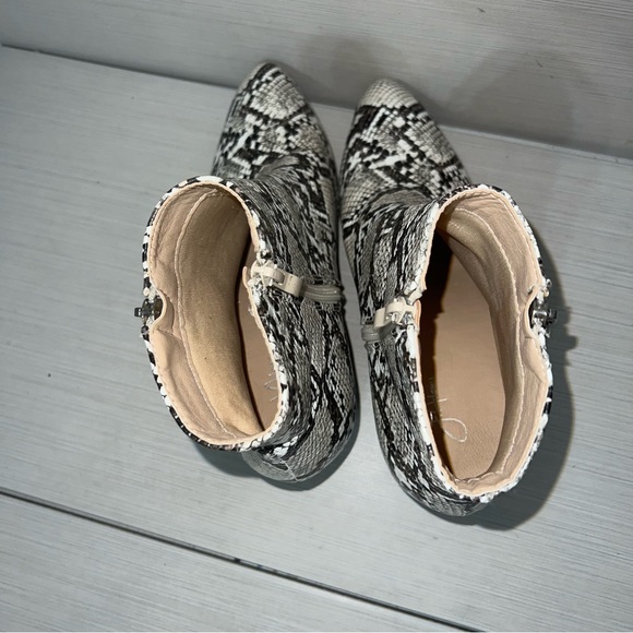 J. Adams Zuma Ankle Bootie – Closed Pointed Toe Low Block Heel Zip Up Boot - Picture 4 of 8